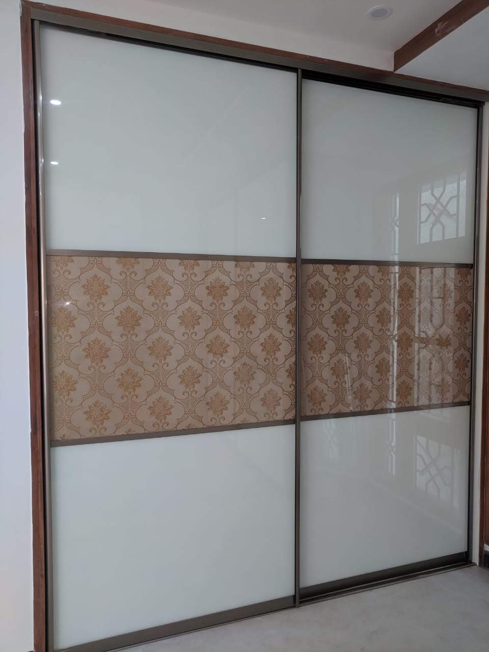 select-your-lacquer-glass-wardrobe-today-in-gurgaon-largest-manufacturing-brand-in-gurugram-gurgaon-india